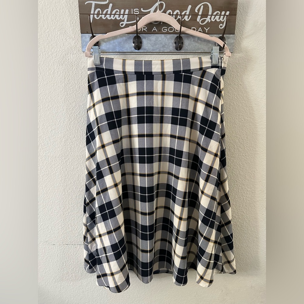 Plaid A-Line Skirt in Black and Cream